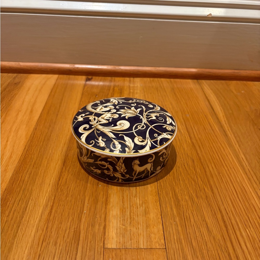 Vintage Wedgwood Cornucopia Lidded Trinket Circular Box 5in